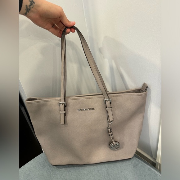 Michael Kors Tote Bag - Picture 4 of 6